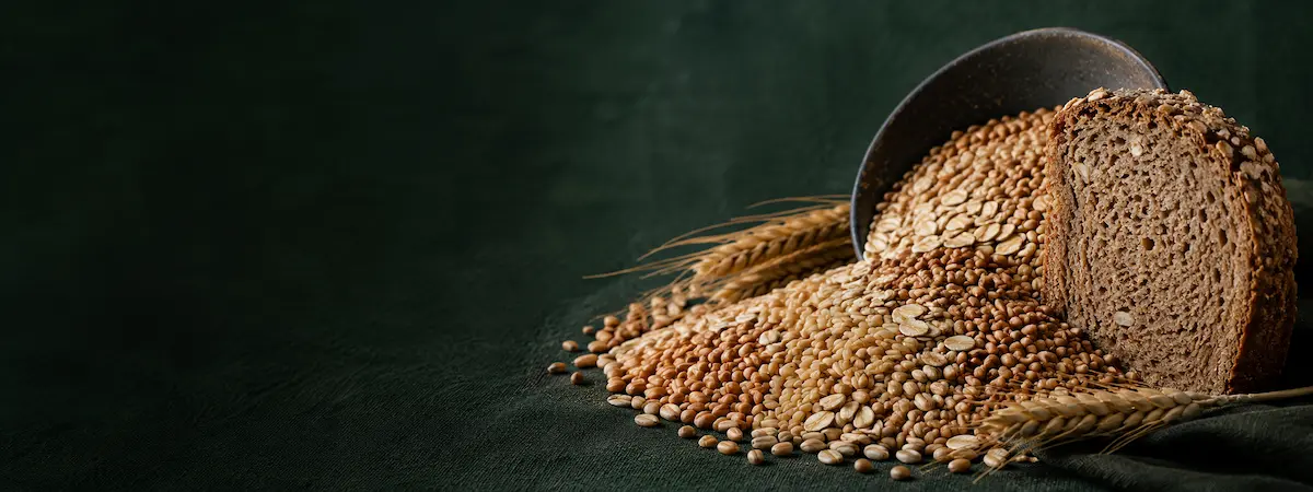 Цельнозерновые продукты: цельное зерно, крупы и цельнозерновой хлеб — обложка статьи о пользе для здоровья